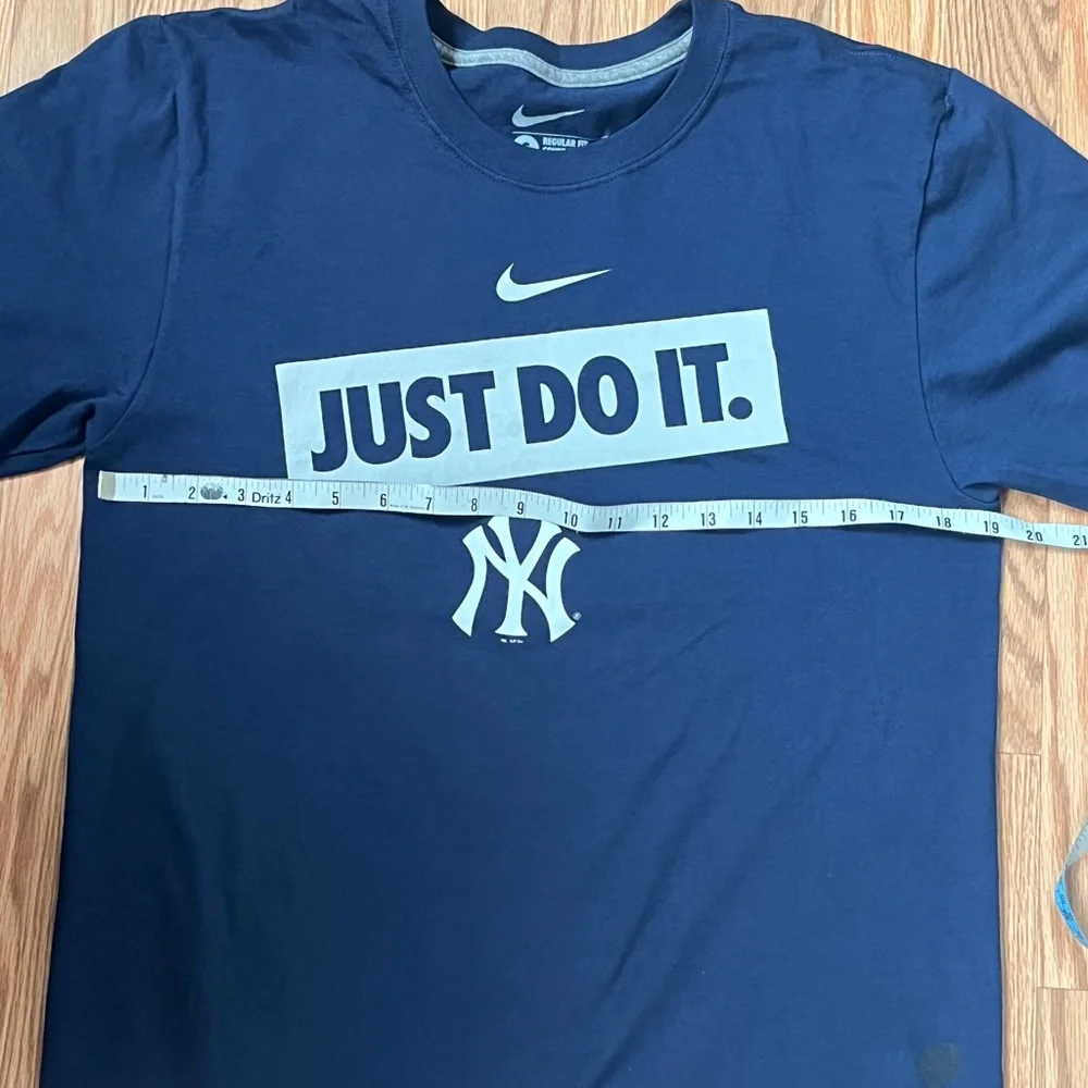Yankees Nike T-Shirt - Size Small - Regular Fit - Picture 4 of 6